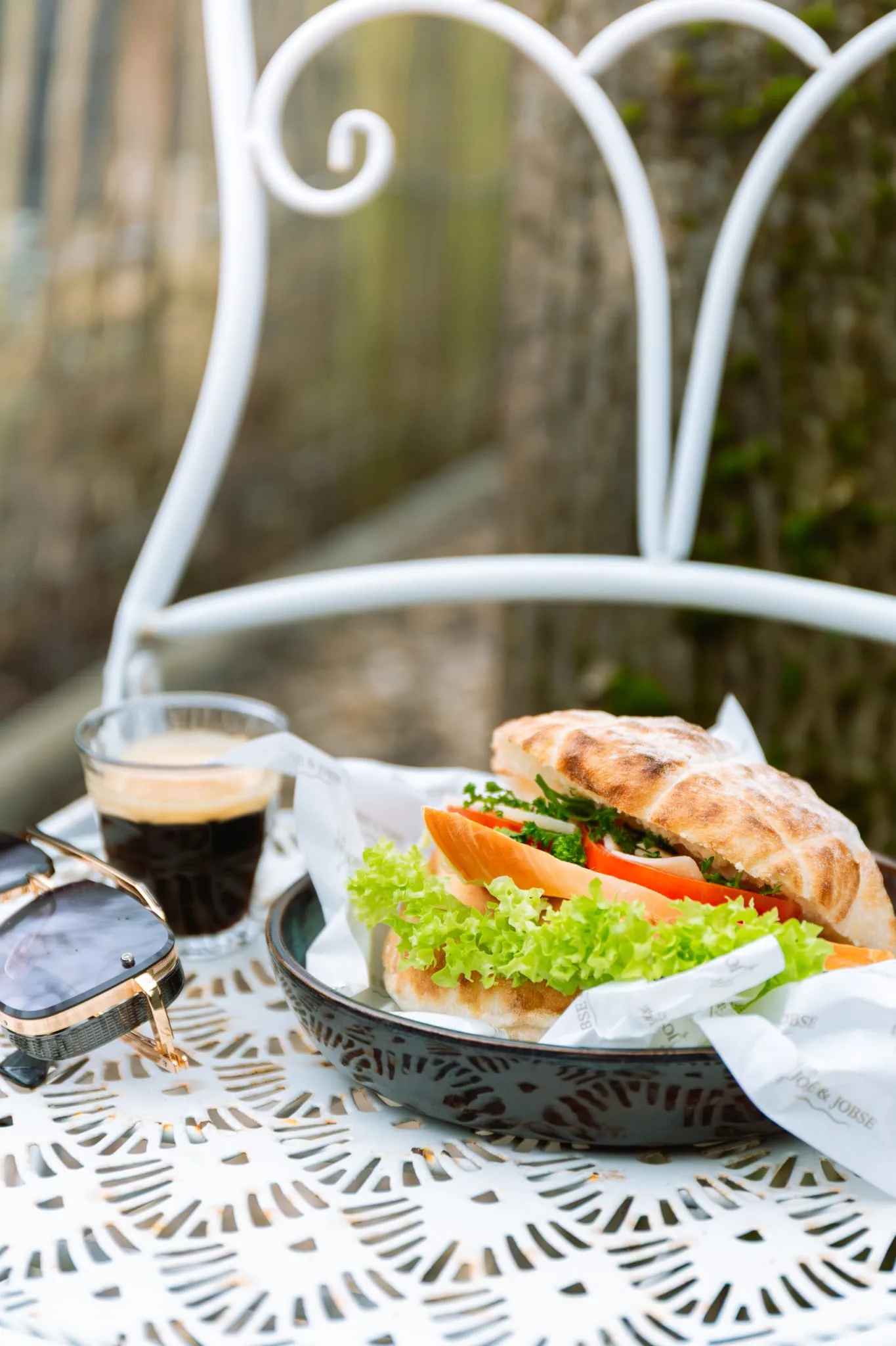 Vers belegd broodje op het terras van Jobse en Jobse